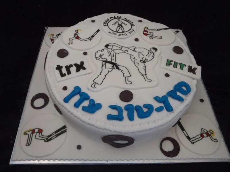 עוגה ליום הולדת מעוצבת לעדן המאמן ב קרטה fit k TRX